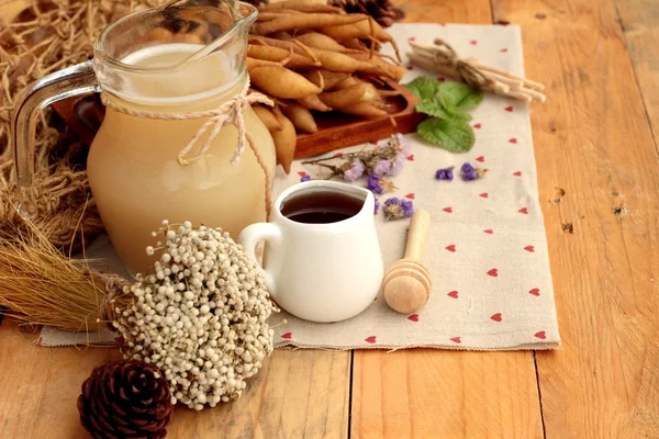 Agua de Galingale y galingala fresca con miel . —  Fotos de Stock