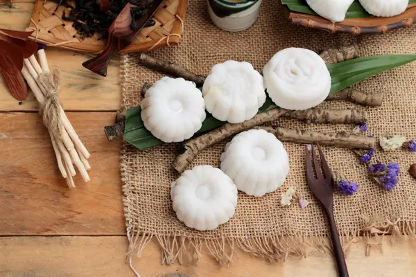 Mochi Japon tatlı köftesi soya fasulyesi lezzetli.