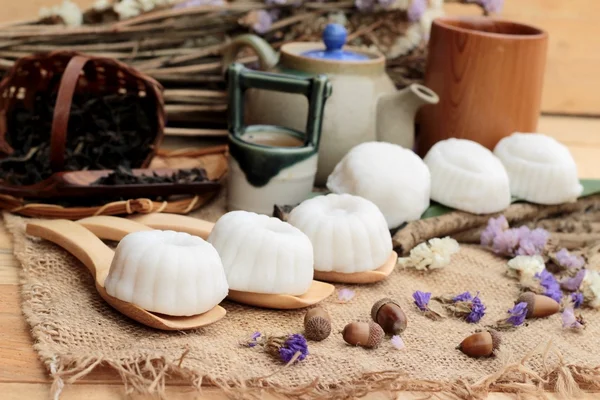 Mochi Japon tatlı köftesi soya fasulyesi lezzetli.