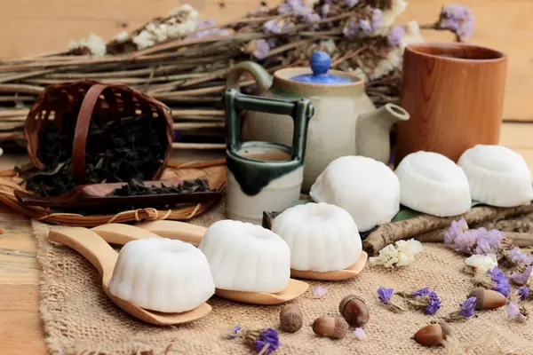 Mochi Japon tatlı köftesi soya fasulyesi lezzetli.