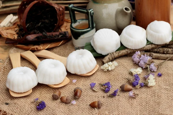 Mochi Japon tatlı köftesi soya fasulyesi lezzetli.