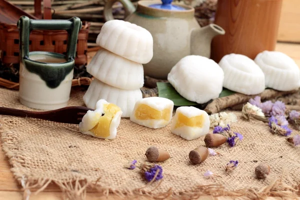 Mochi Japon tatlı köftesi soya fasulyesi lezzetli.