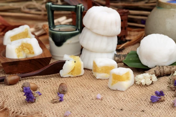 Mochi Japon tatlı köftesi soya fasulyesi lezzetli.