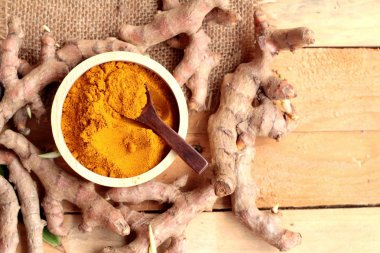 Phlai ot, Cassumunar taze ve bir toz olarak her ikisi de zencefil