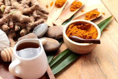 Phlai ot, Cassumunar taze ve bir toz olarak her ikisi de zencefil