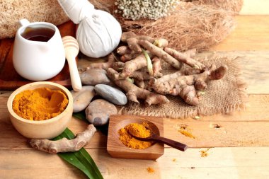 Phlai ot, Cassumunar taze ve bir toz olarak her ikisi de zencefil