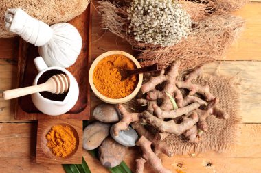 Phlai ot, Cassumunar taze ve bir toz olarak her ikisi de zencefil