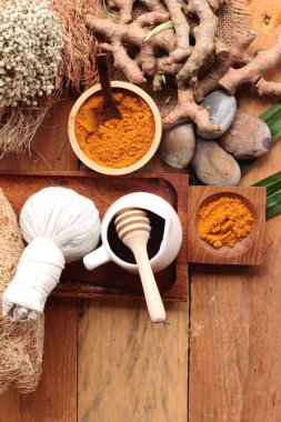 Phlai ot, Cassumunar taze ve bir toz olarak her ikisi de zencefil