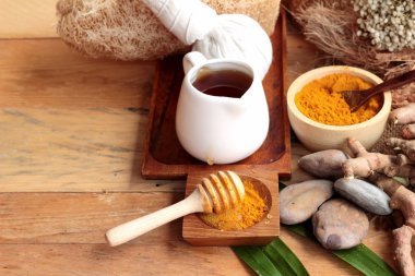 Phlai ot, Cassumunar taze ve bir toz olarak her ikisi de zencefil