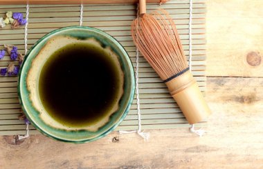 Yeşil çay ve kurutulmuş yeşil çay yaprakları 