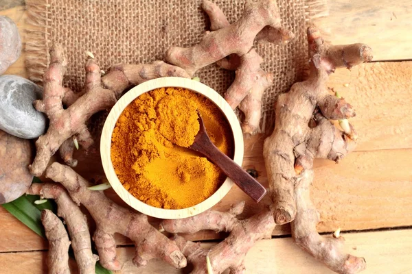 Phlai ot, Cassumunar taze ve bir toz olarak her ikisi de zencefil