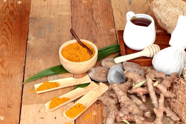 Phlai ot, Cassumunar taze ve bir toz olarak her ikisi de zencefil