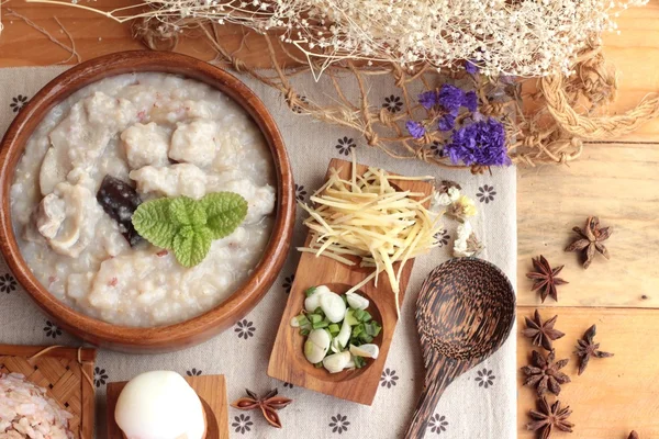 Brown rice porridge put pork and brown rice with soft-boiled egg — Stock Photo, Image