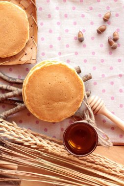 Bal lezzetli tatlı krep.