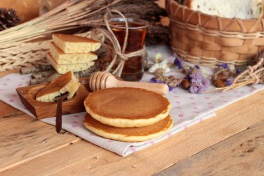 Bal lezzetli tatlı krep.