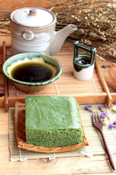 Grönt te kaka japansk dessert och grönt te — Stockfoto