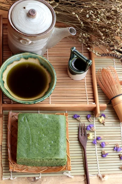 Grönt te kaka japansk dessert och grönt te — Stockfoto