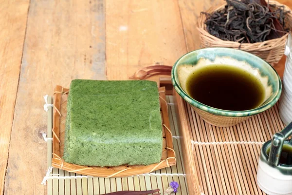 Green tea cake japanese dessert and green tea — Stock Photo, Image