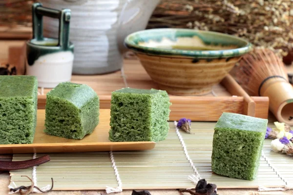 Grönt te kaka japansk dessert och grönt te — Stockfoto