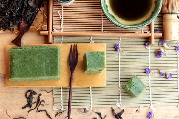 Grönt te kaka japansk dessert och grönt te — Stockfoto