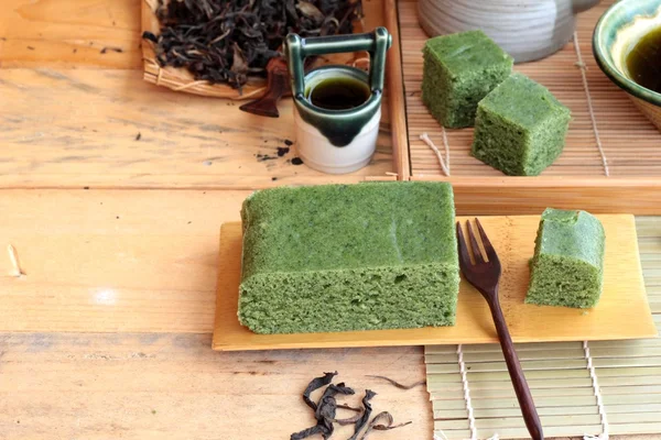 Grönt te kaka japansk dessert och grönt te — Stockfoto