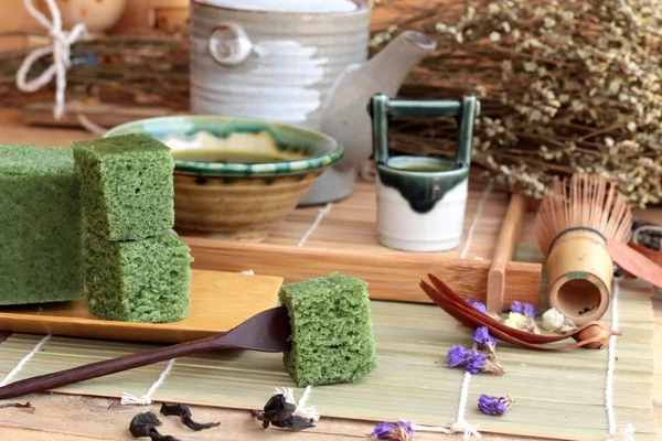Pastel de té verde postre japonés y té verde — Foto de Stock