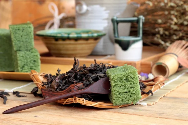 Grönt te kaka japansk dessert och grönt te — Stockfoto