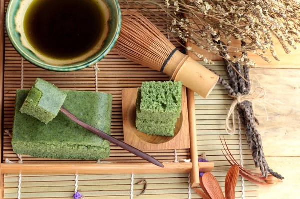 Grönt te kaka japansk dessert och grönt te — Stockfoto