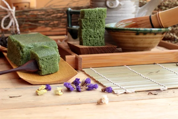 Japonské dezertní dort zelený čaj a zelený čaj — Stock fotografie