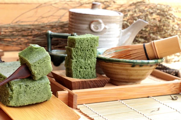 Grönt te kaka japansk dessert och grönt te — Stockfoto