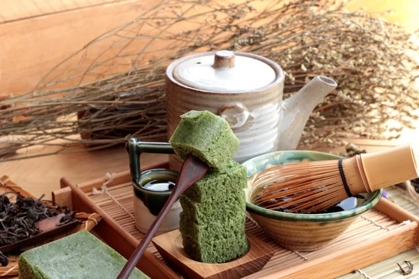 Grönt te kaka japansk dessert och grönt te — Stockfoto