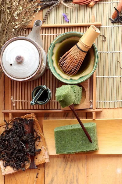 Grönt te kaka japansk dessert och grönt te — Stockfoto