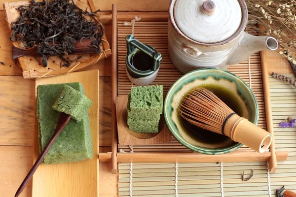 Pastel de té verde postre japonés y té verde — Foto de Stock