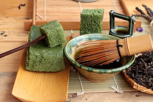 Grönt te kaka japansk dessert och grönt te — Stockfoto