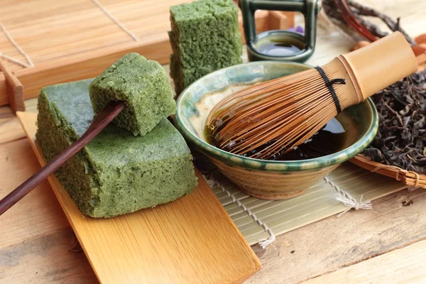 Grönt te kaka japansk dessert och grönt te — Stockfoto