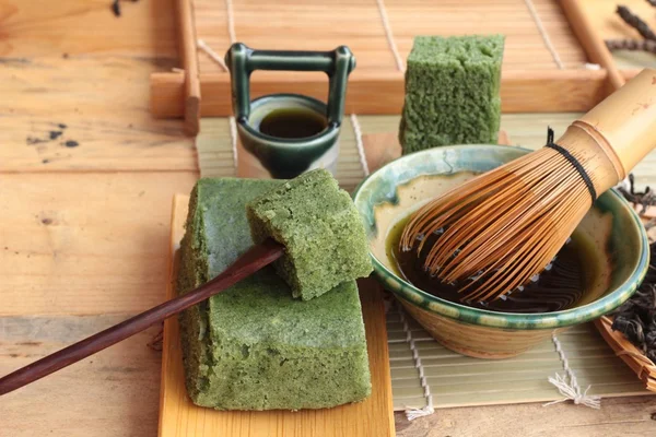 Grönt te kaka japansk dessert och grönt te. — Stockfoto