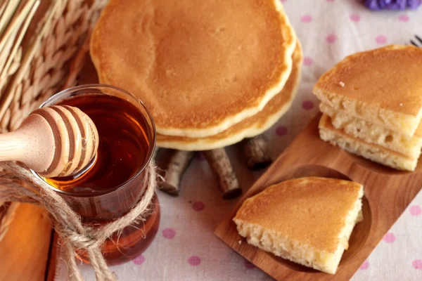 Sweet pancake with honey of delicious. — Stock Photo, Image