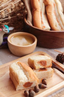 Ekmek süt çay muhallebi ve sıcak çay ile.