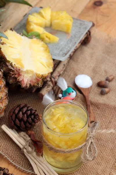 Pineapple fruit juice and fresh pineapple juicy — Stock Photo, Image