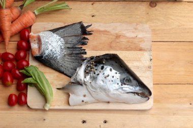 Somon baş ve yemek pişirmek için somon yeri.