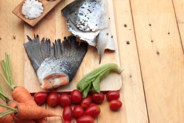 Somon baş ve yemek pişirmek için somon yeri.