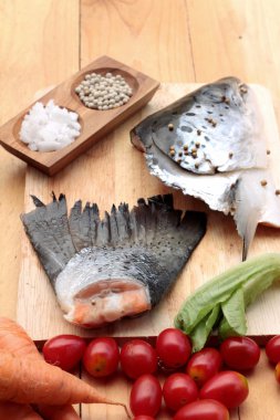 Somon baş ve yemek pişirmek için somon yeri.