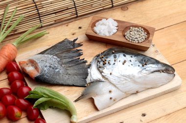 Somon baş ve yemek pişirmek için somon yeri.