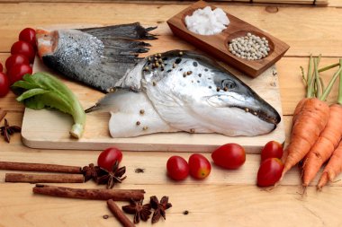 Somon baş ve yemek pişirmek için somon yeri.