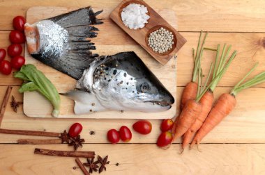 Somon baş ve yemek pişirmek için somon yeri.