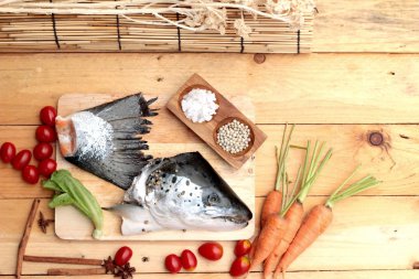 Somon baş ve yemek pişirmek için somon yeri.