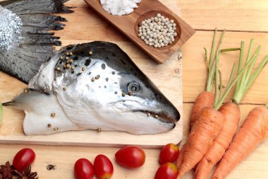 Somon baş ve yemek pişirmek için somon yeri.