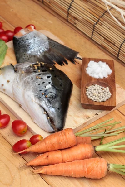 Somon baş ve yemek pişirmek için somon yeri.