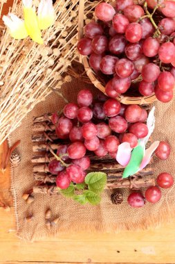Üzüm meyve sulu taze lezzetli demet.