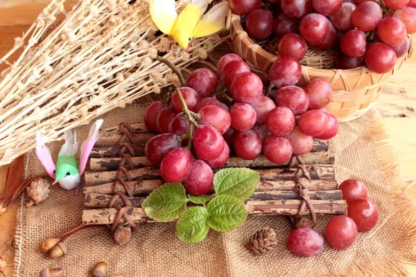 Bunch of grapes fruit  juicy fresh delicious. — Stock Photo, Image